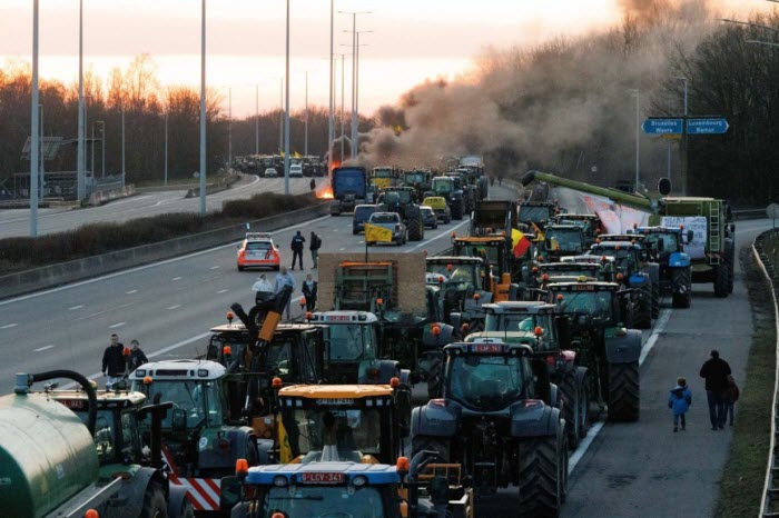  غضب المزارعين يجتاح أوروبا